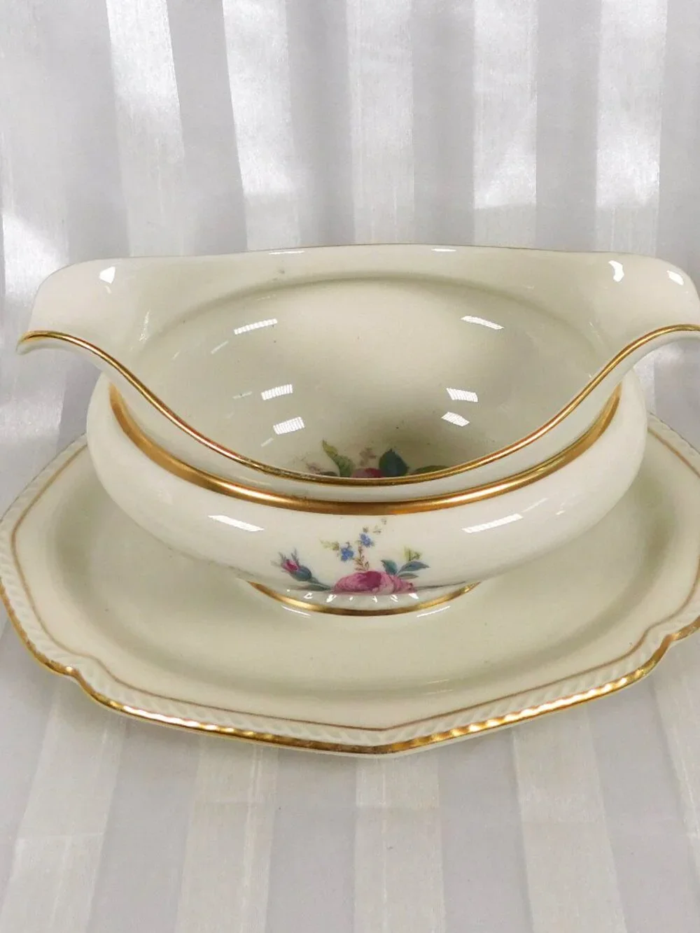 Royal Tettau Gravy Boat with Attached Underplate in Martha Washington # 26112